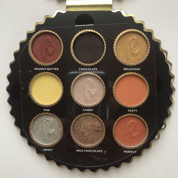 REESE’S PEANUT BUTTER CUP EYESHADOW PALETTE & MIXED CANDY LIP GLOSS SET - Picture 4 of 6